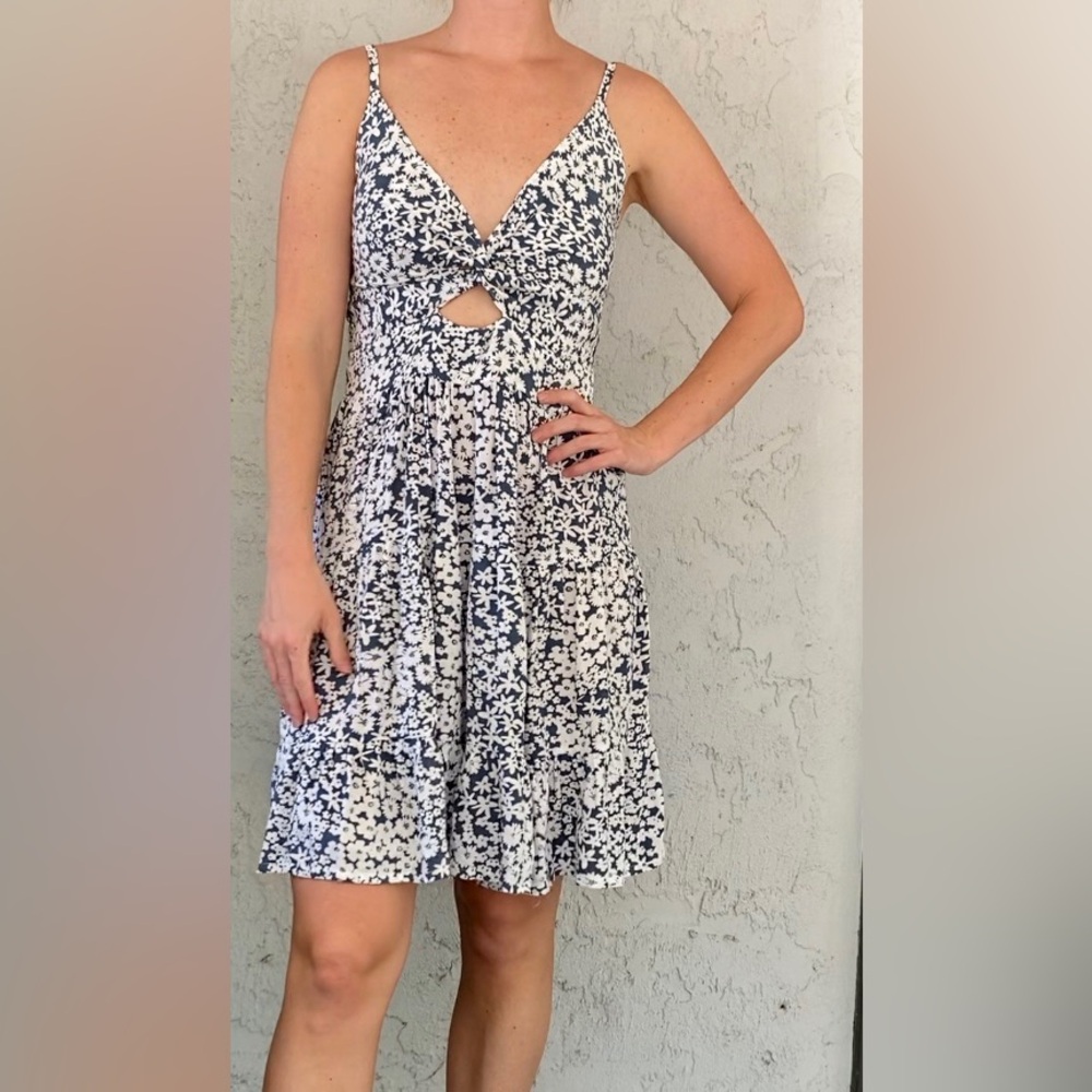 SALE❤️ Hawaiian Dress Front cut out Floral Print Sleeveless